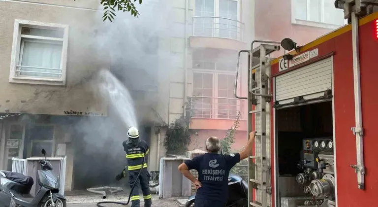 Garajda çıkan yangın sonrası araçlar kullanılamayacak hale geldi