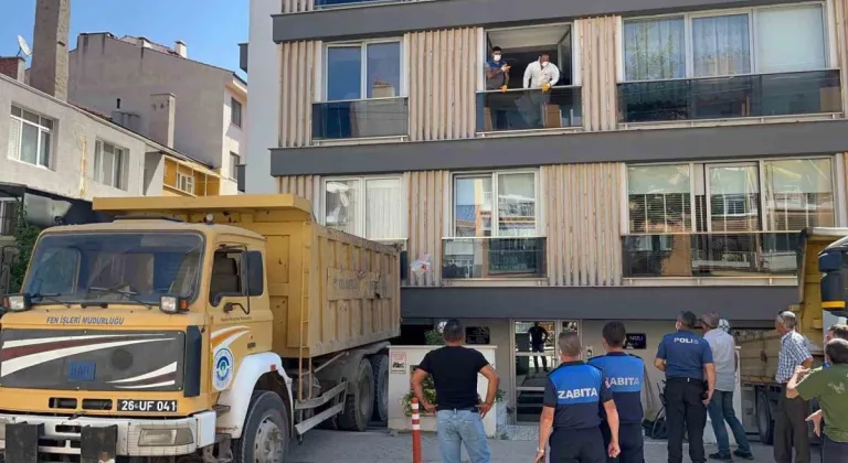 Geçen Yıl 50 Ton Çöp Çıkartılan Evden Bu Yıl Da 30 Ton Çöp Çıktı