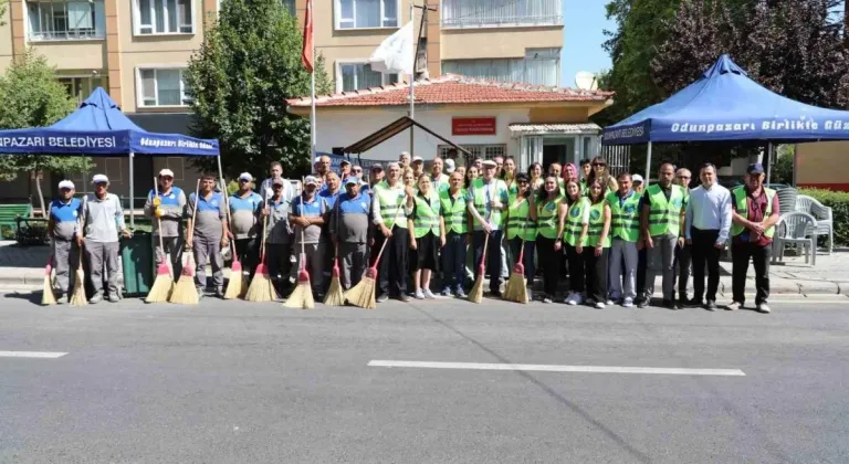 Gökmeydan Mahalle Sakinleri Çevre Temizliği İçin El Ele