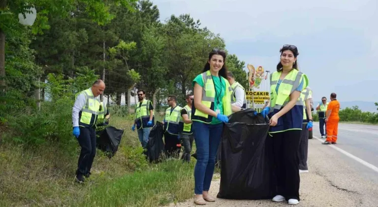 Gönüllüler Kocakır’da 20 poşet çöp topladı