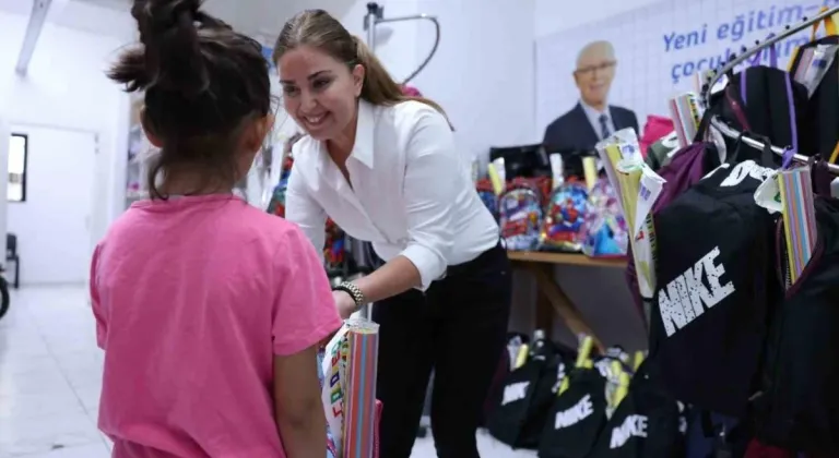 Odunpazarı Belediyesi Halk Marketle Yüzlerce Çocuğu Sevindirdi