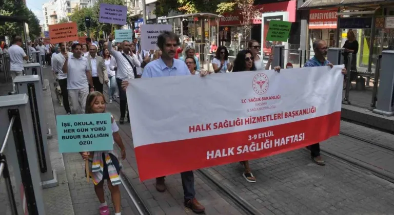 Halk Sağlığı Haftası nedeniyle yapılan yürüyüşe yoğun katılım sağlandı