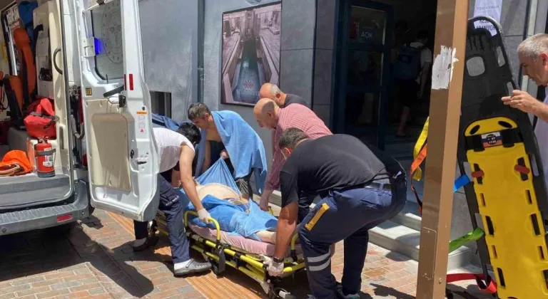 Hamamda Kalbi Duran Yaşlı Adam Ambulansta Hayata Döndürüldü