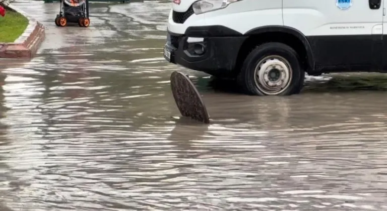 Hatipoğlu Göle Dönen Yollara Tepki Gösterdi