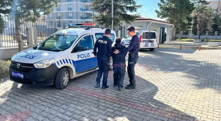 İbadethane ve mezarlara zarar verme suçundan aranan şahıs polis yakaladı