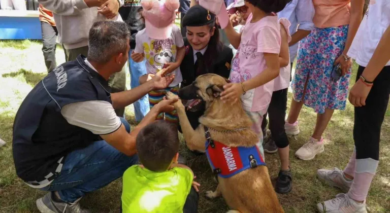 Jandarma ekipleri 185. yıldönümünü çocuklarla kutladı