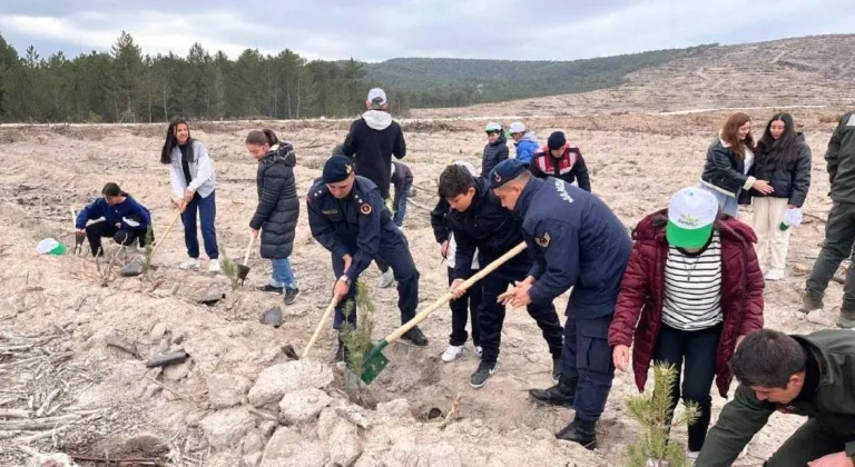 Eskişehir Jandarma Ekipleri, Fidan Dikme Etkinliğine Katıldı