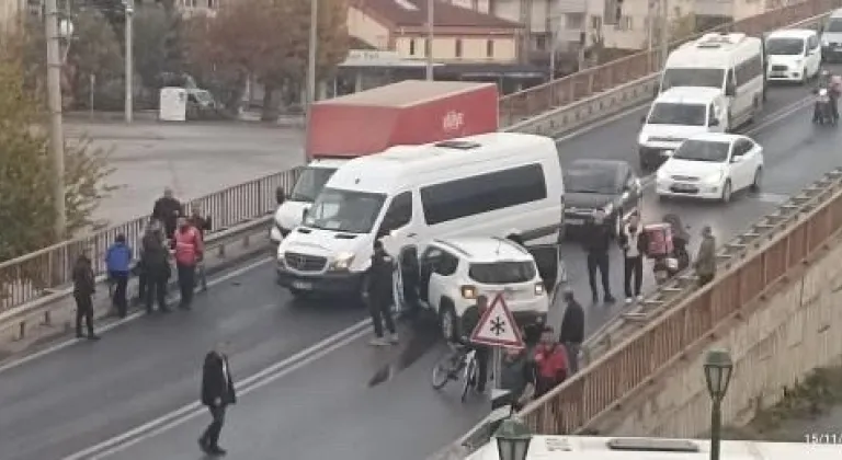 Köprüdeki Kaza Trafiğin Tıkanmasına Yol Açtı