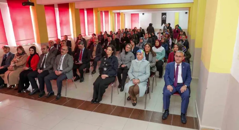 Kütahya’da depremzede kadınlara yönelik konferans