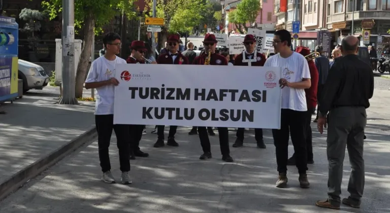 Liseliler Turizm Haftası İçin Yürüyüş Yaptı