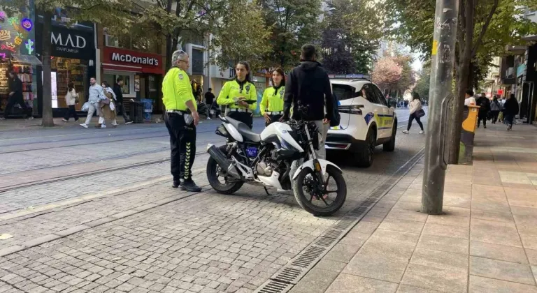 Motosiklet Sürücüsü Ceza Yememek İçin Polisten Kaçtı