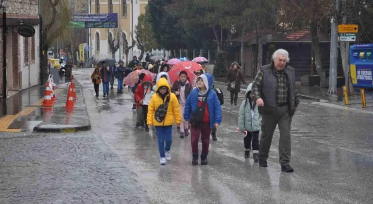 Sağanak Yağmura Rağmen Şehitleri Böyle Andılar