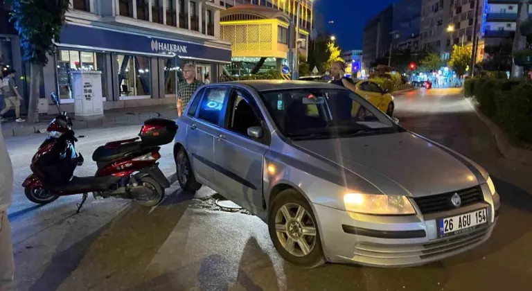 Otomobil İle Çarpışan Elektrikli Bisiklet Sürücüsü Yaralandı