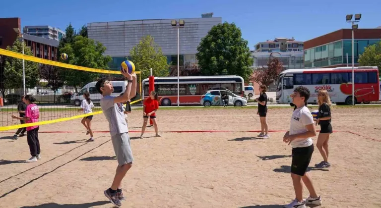 Eskişehir'de Deniz Yok Ama Plaj Voleybolu Var