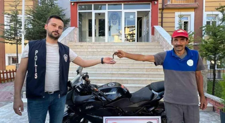 Çalıntı Motosiklet Bulunarak Sahibine Teslim Edildi