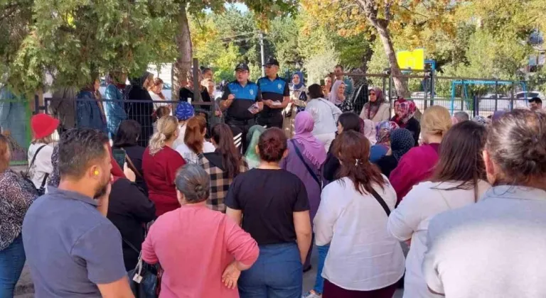 Eskişehir Polisi, Velilere ve Öğrencilere Güvenlik Bilgisi Verdi