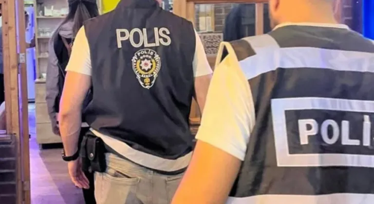 Polisin çalışmasında 2 aranan şahıs yakalanırken, 1 işletmeye işlem yapıldı