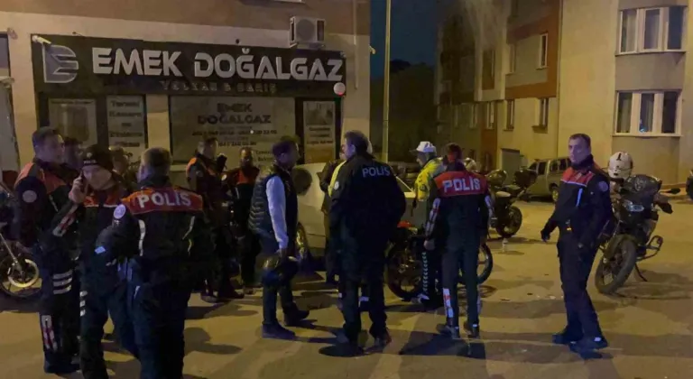 Polisten Kaçarken Kazaya Sebep Oldu: 2'si Polis 4 Yaralı