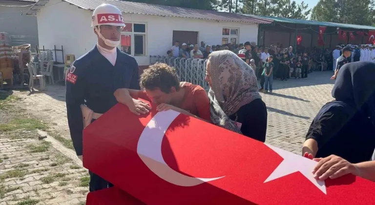 Somali’de şehit olan Uzman Çavuş Seydi Ünlü baba ocağında toprağa verildi