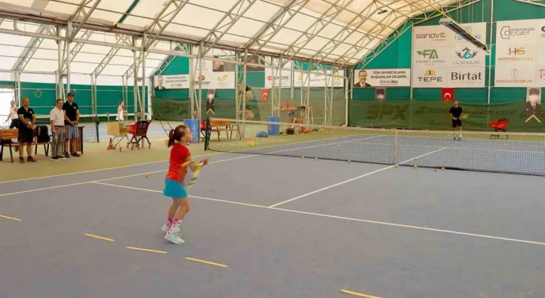 Eskişehir Kurtuluş Yılı Tenis Turnuvası ETA Tenis Kulübü'nde Başladı