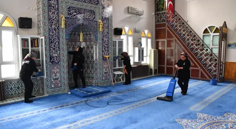 Tepebaşı’ndaki Camilerde Ramazan Temizliği Başladı