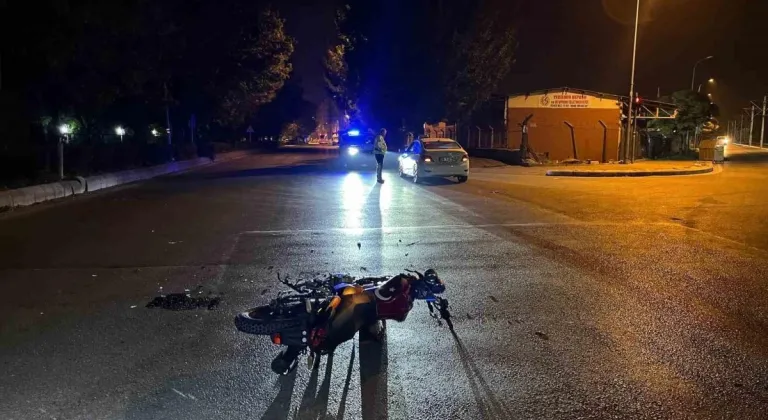 Eskişehir'de Ehliyetsiz Motosikletli Kaza Yaptı