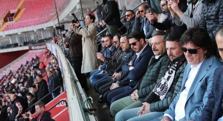 Vali Aksoy Eskişehirspor Maçını Tribünden İzledi