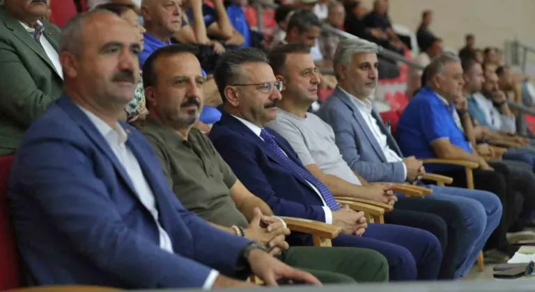 Eskişehir Valisi Hüseyin Aksoy, Genç Sporcularla Bir Araya Geldi