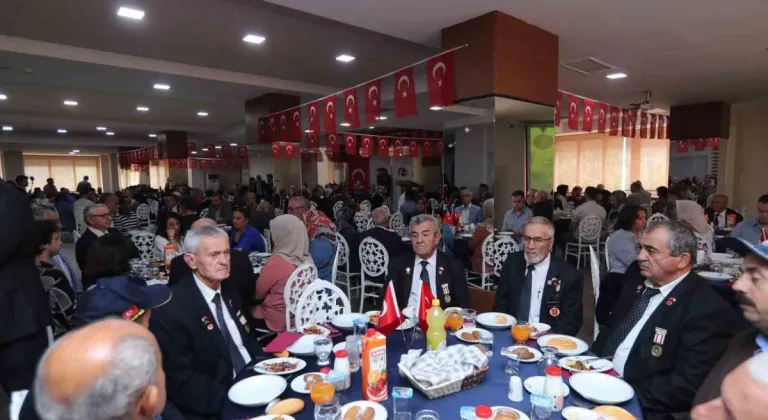 Eskişehir’de Gaziler Günü Onuruna Yemek Programı Düzenlendi