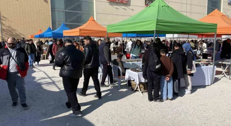 Vatandaşlar antika pazarında yoğunluk oluşturdu