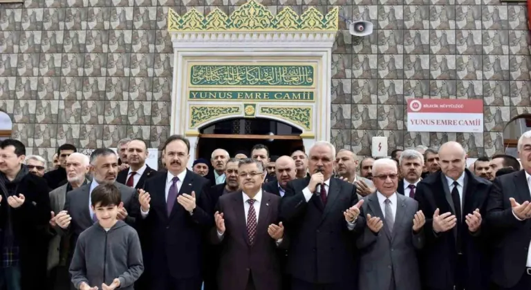 Yunus Emre Camii dualarla açıldı