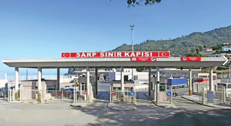 Zam Öncesi Sarp Sınır Kapısı’nda 15KM Araç Kuyruğu!