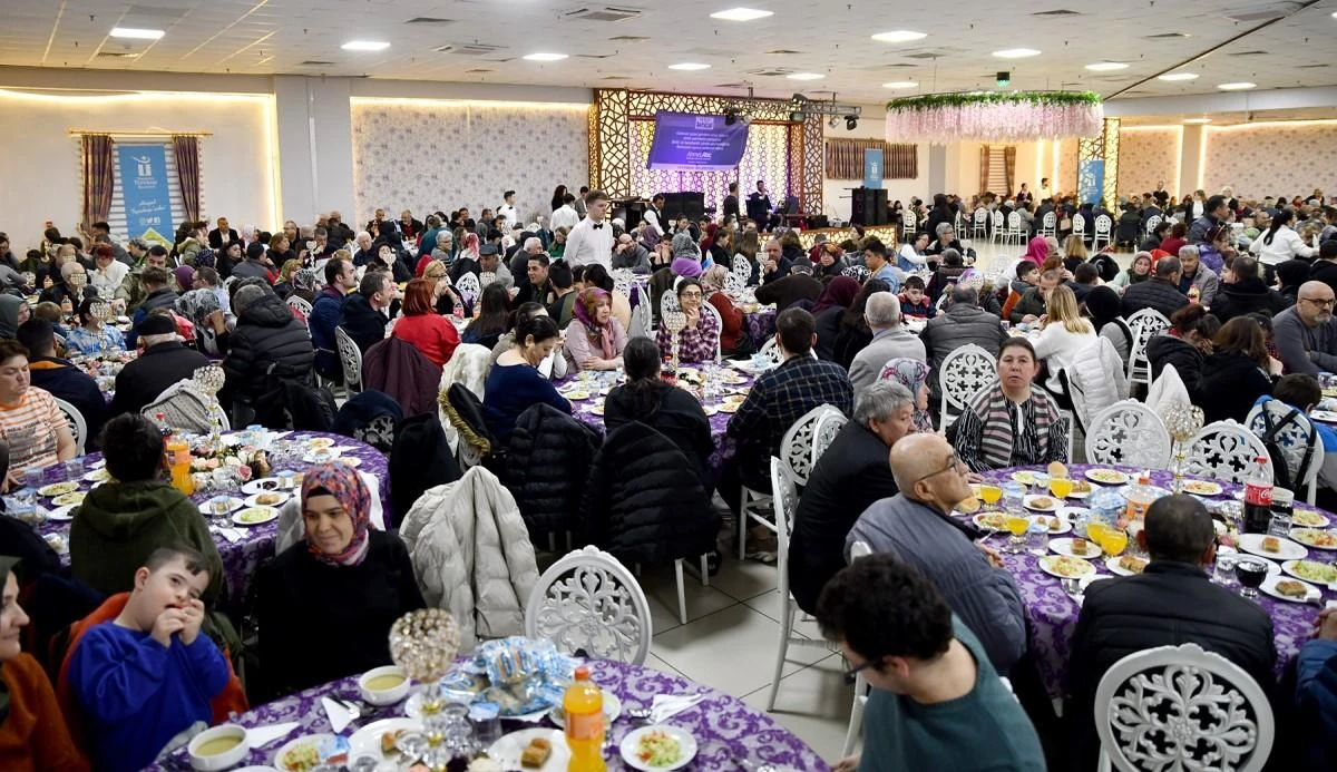 Ataç engelli bireyler ve aileleriyle iftarda buluştu2