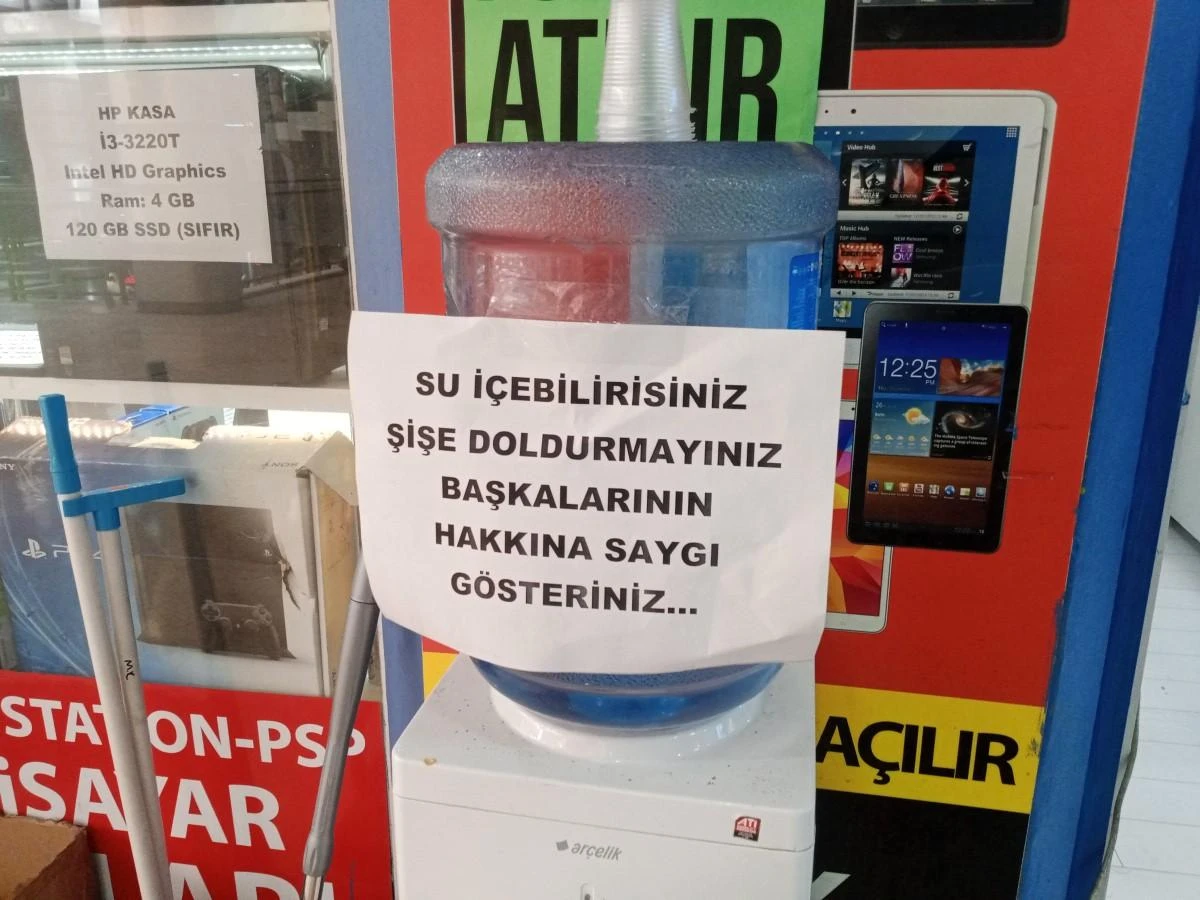 Bedava Su Baldan Tatlı Geldi Bidonunu Doldurdu