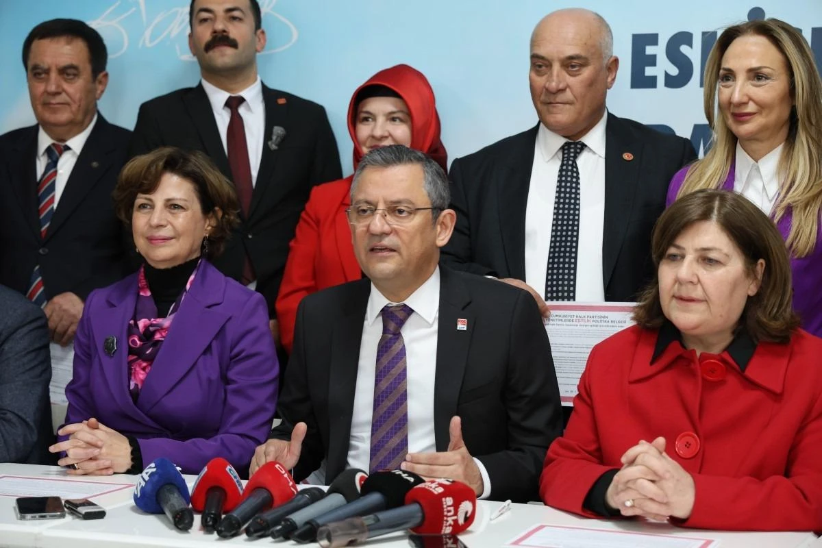 CHP Genel Başkanı Özel, kadınlar gününde kadın adayı Köksal'ı eleştirdi