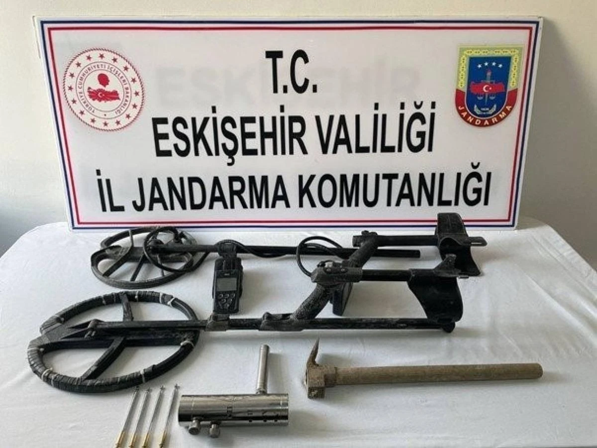 Dedektör ile arama yapan şahıslar suçüstü yakalandı