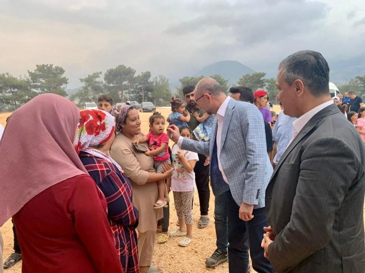 Rektör Erdal, Hatay'da depremzede miniklerle bir araya geldi
