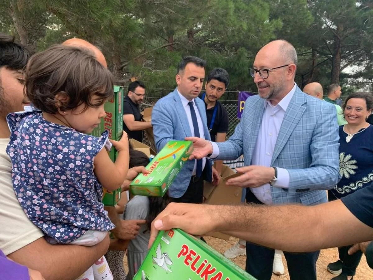 Rektör Erdal, Hatay'da depremzede miniklerle bir araya geldi
