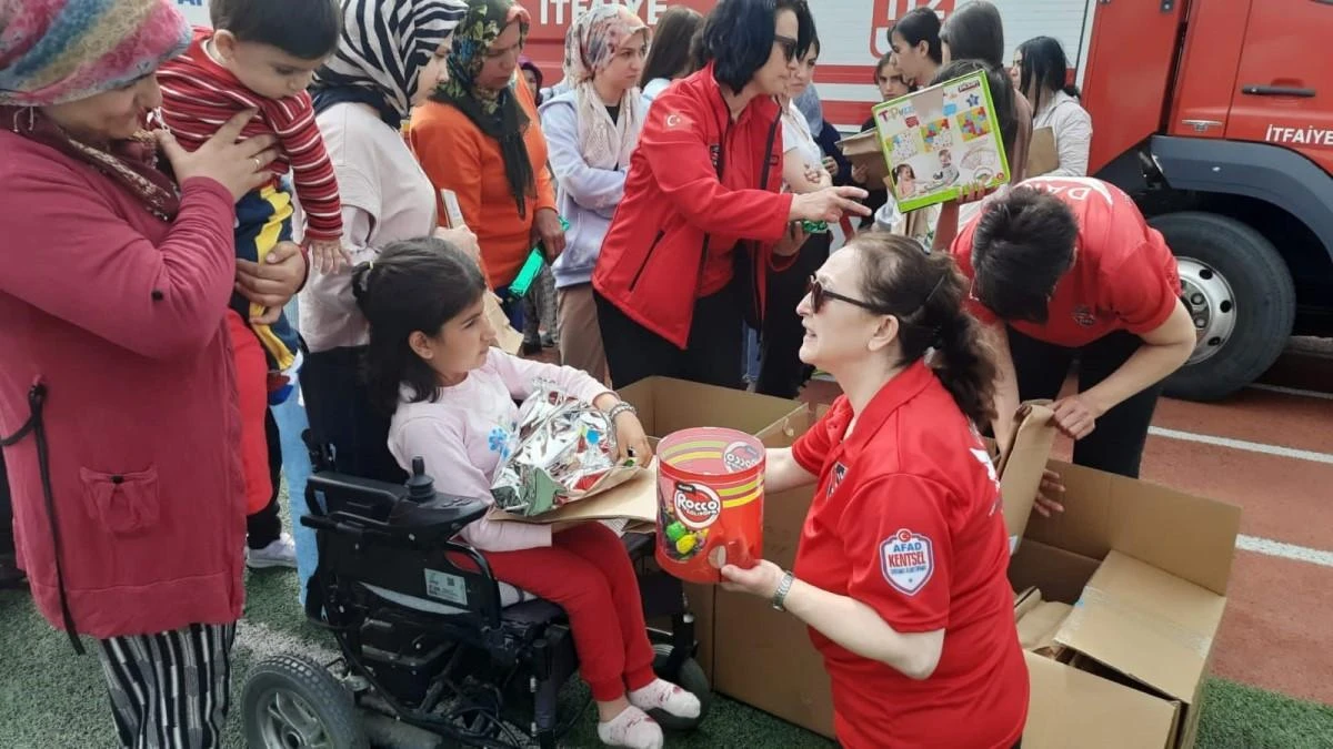 DAK ekibinden Kahramanmaraşlı depremzede çocuklara 23 Nisan ziyareti