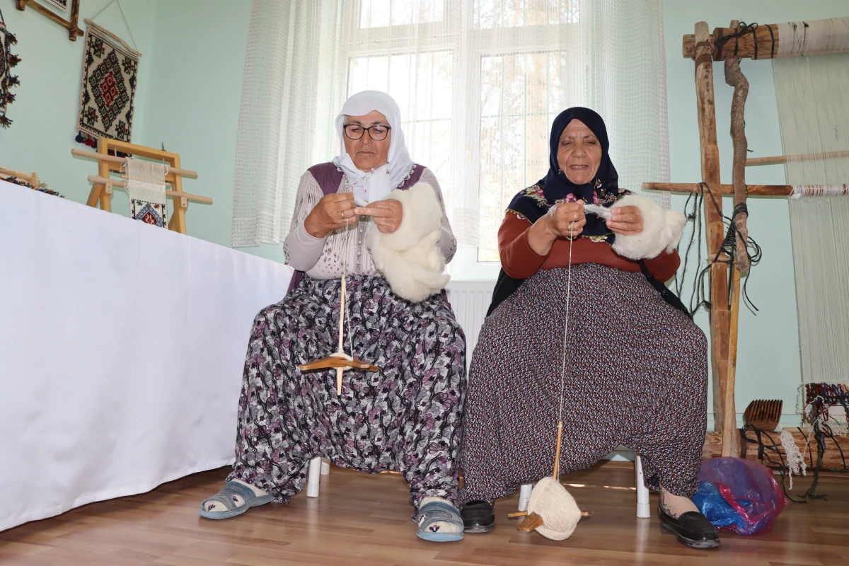 Seyitgazi'nin 'Zili' dokuması genç nesillere aktarılacak
