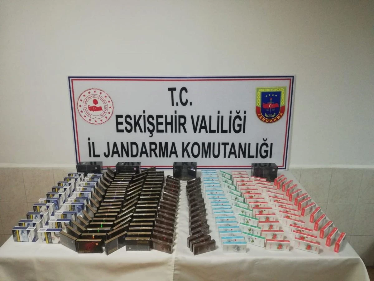 Şüpheli şahsın aracında 227 paket kaçak sigara bulundu