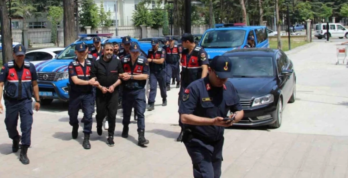 48 ayrı suçtan aranan ve 12 yıl hapis cezası bulunan şahıs yakalandı