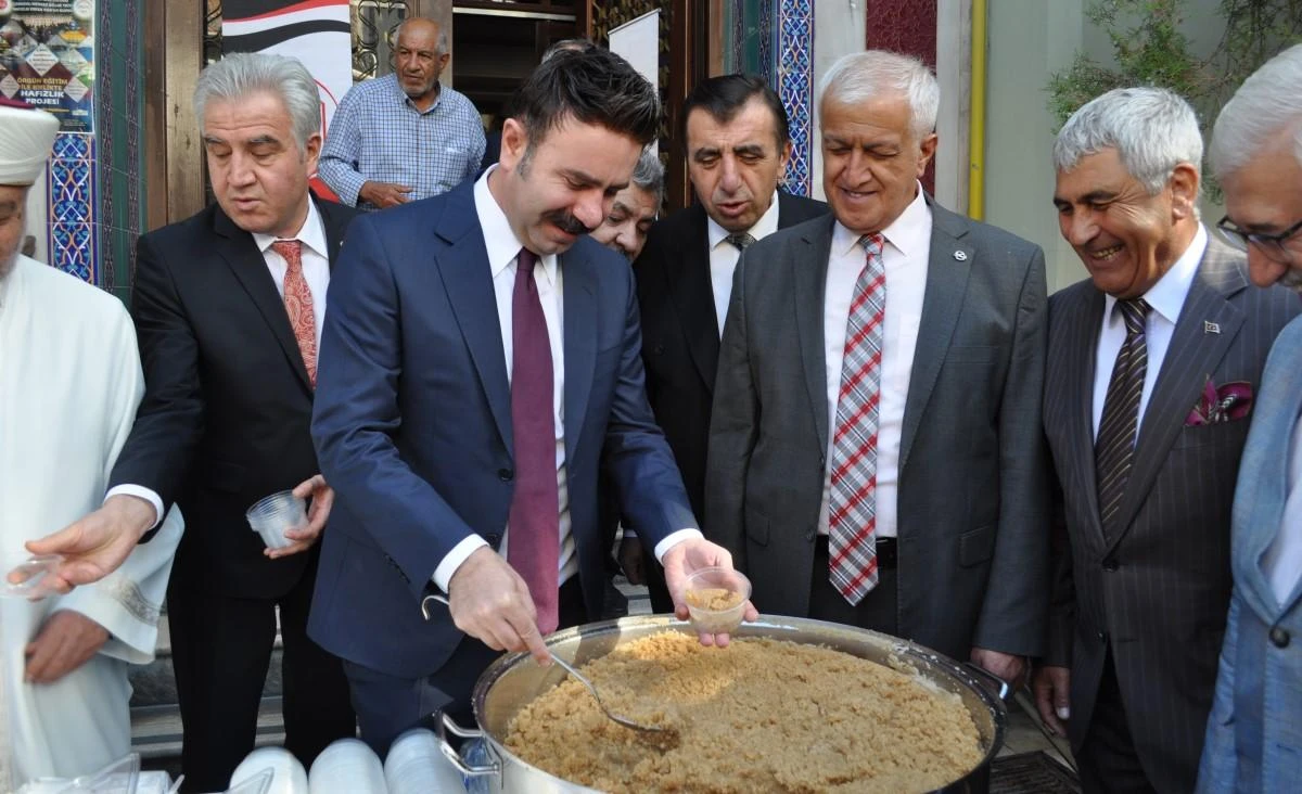 Ahilik Haftası'nın ilk gününde helva dağıtıldı
