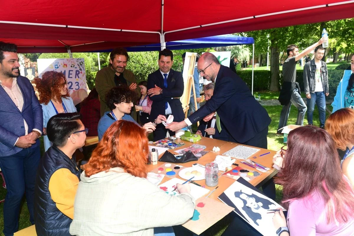 TÖMER ve GSF öğrencileri sanat günlerinde bir araya geldi
