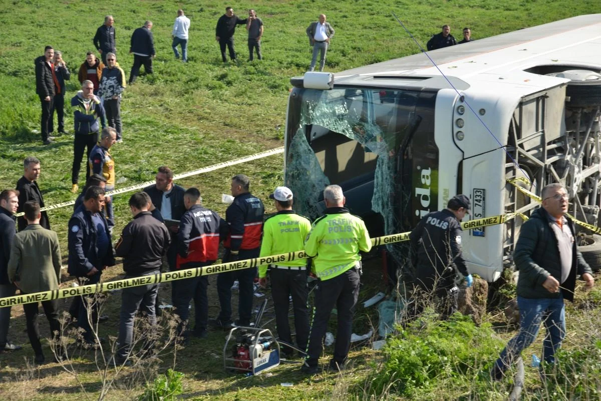 İşçi servisi şarampole uçtu 3 ölü, 31 yaralı