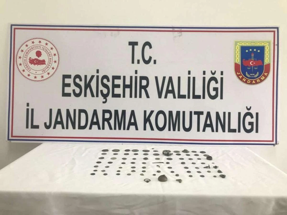 Jandarma 81 parça tarihi eseri satılmak üzereyken ele geçirdi
