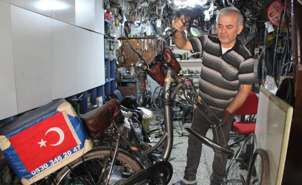 Bisiklet tamircilerinde işler yoğun, ancak yardımcı eleman sıkıntısı var
