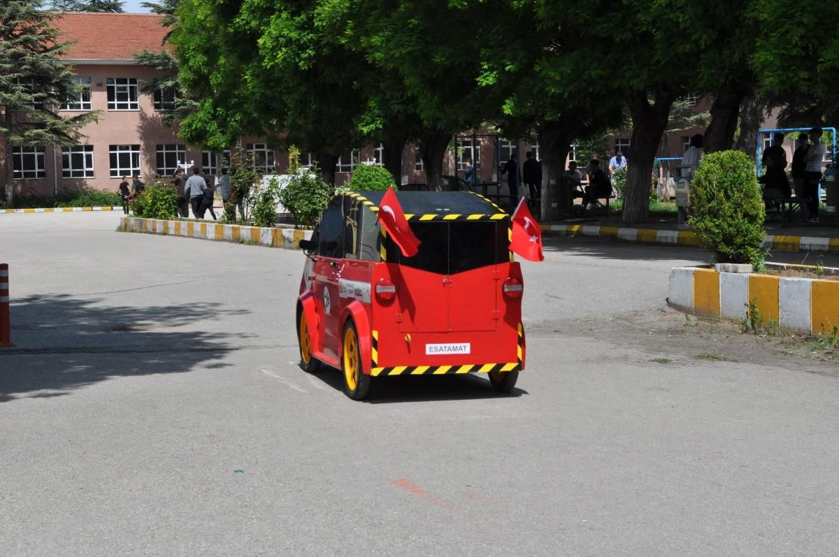 Geliştirdikleri elektrikli otomobil ile TEKNOFEST'te birincilik hedefliyorlar