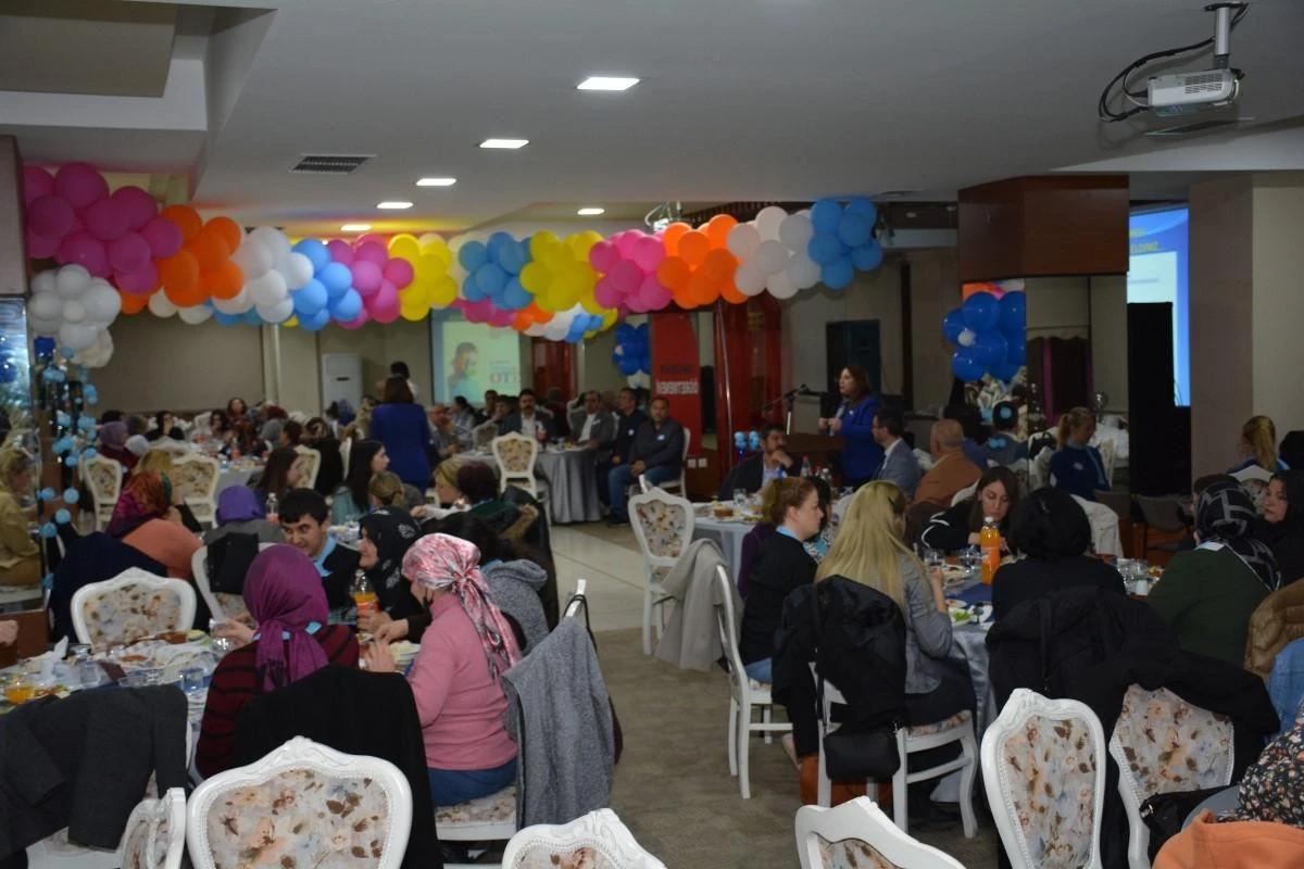 Otizmli öğrenciler iftar programında bir araya geldi