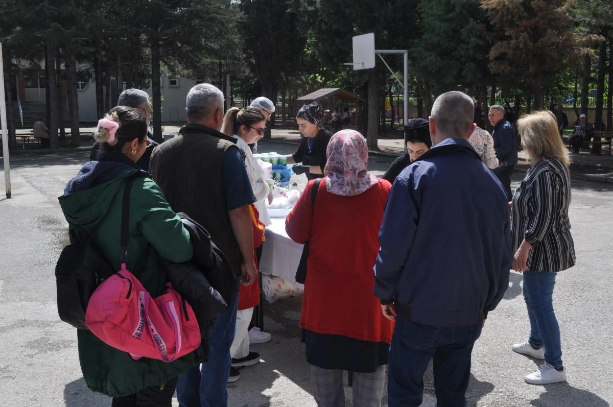 Oy kullanmaya giden seçmene bu kez pilav ayran sürprizi